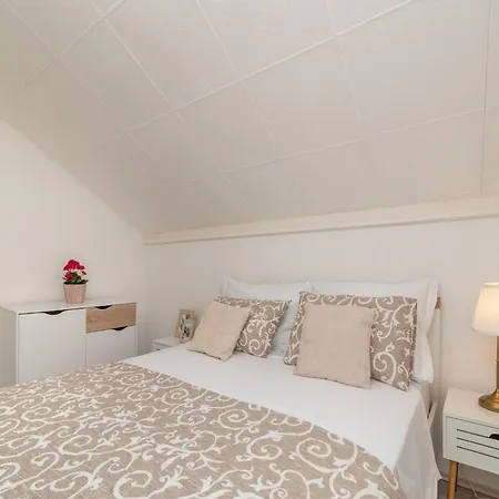 Three Bedroom * トロギール