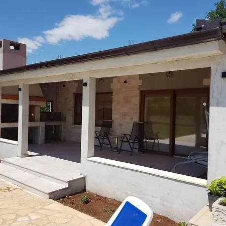 Three Bedroom トロギール